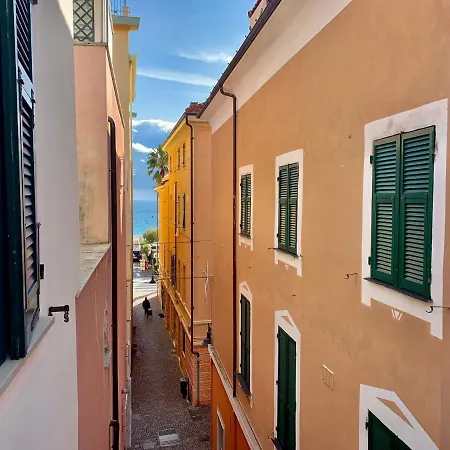 Triangle Apartment In Spotorno Apartamento *