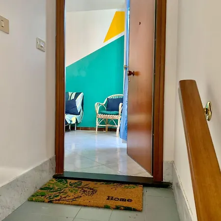 Triangle Apartment In Spotorno