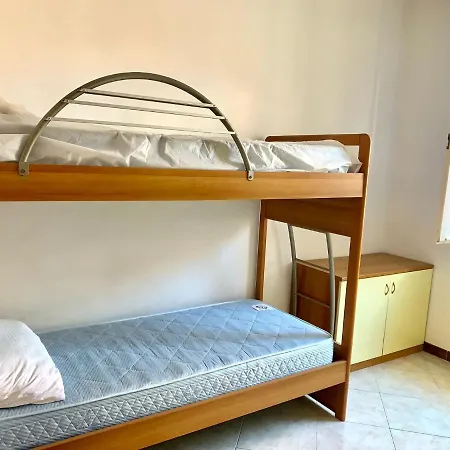 Triangle Apartment In Spotorno *
