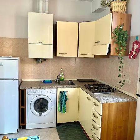 Triangle Apartment In Spotorno *