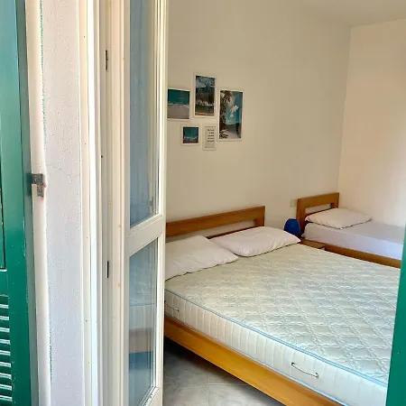 Triangle Apartment In Spotorno Apartamento